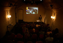Theater vis-à-vis